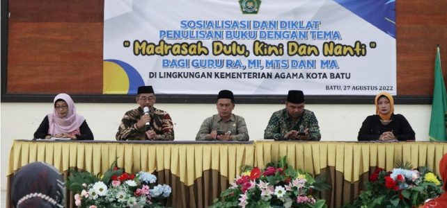 Kemenag Kota Batu dan Perpustakaan MAN Kota Batu Bekerja Sama Mengadakan Sosialisasi dan Diklat Penulisan untuk Seluruh Guru RA sampai MA di Kota Batu