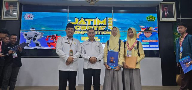 Karya “InsectX Patrol” Berhasil Sabet Excellent Medal Jawa Timur Robotic Competition 2024