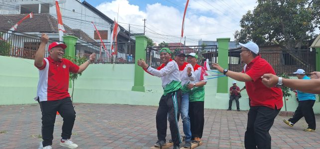 Lomba Unik Dan Lucu Warnai Semarak Peringatan HUT RI ke-79 Kankemenag Kota Batu