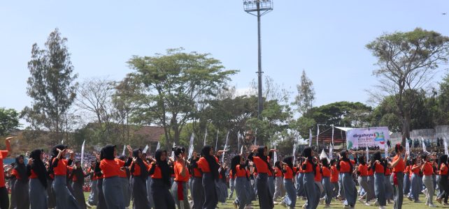 Kolaborasi Tari Kolosal dan Paduan Suara MAN Kota Batu Warnai Puncak HUT Kota Batu ke-23